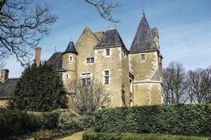 Front of property - Château de la Balluère (Pirmil)