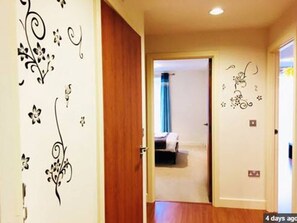 Hallway - Birmingham Serviced Apartment- Ryland (Birmingham)