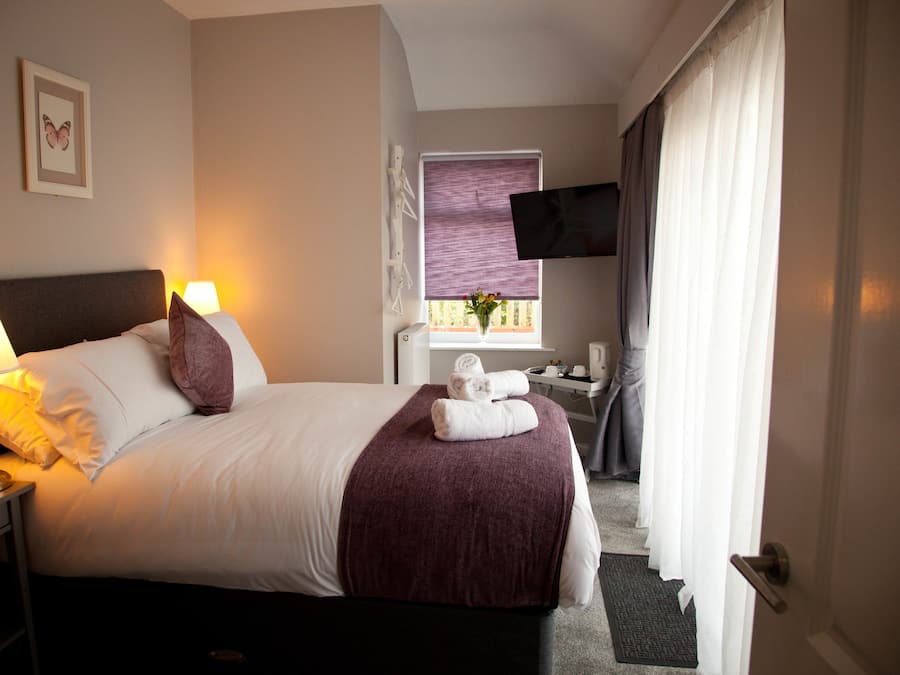 Iron/ironing board, free WiFi, bed sheets, wheelchair access