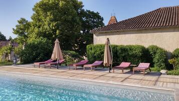 Outdoor pool, sun loungers