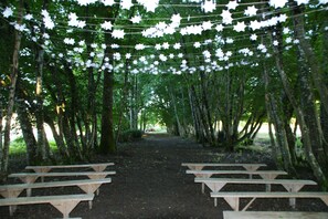 Outdoor wedding area - Château de La Combe (Mareuil en Périgord)