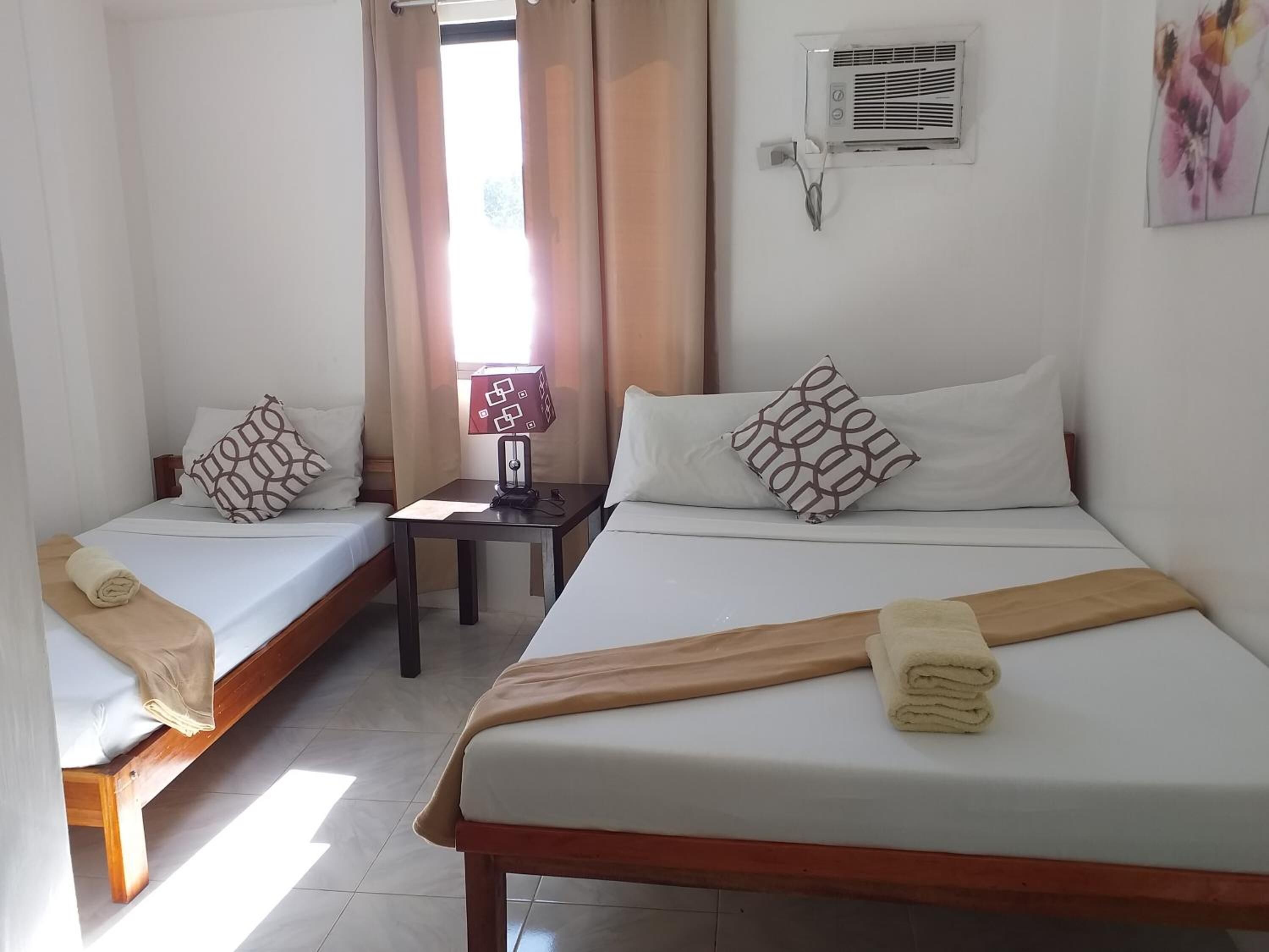 Zimmersafe, Schreibtisch, kostenloses WLAN, Bettwäsche