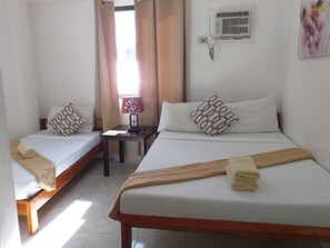 Öryggishólf í herbergi, skrifborð, ókeypis þráðlaus nettenging, rúmföt