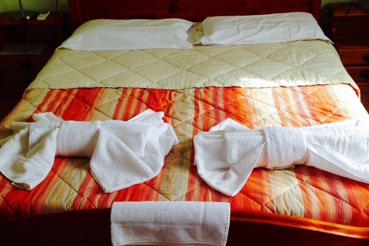 Minibar, Schreibtisch, individuell dekoriert, individuell eingerichtet
