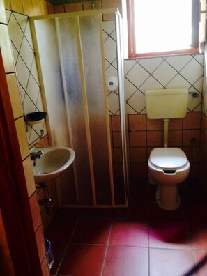 Shower, hair dryer, bidet, towels - Agriturismo Santa Lucia (San Giovanni Suergiu)
