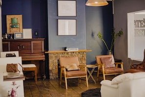 Single Room, Private Bathroom | Living area - Kate's Nest Guesthouse (Windhoek)