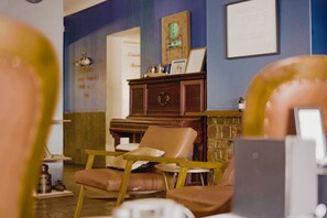 Single Room, Private Bathroom | Living area - Kate's Nest Guesthouse (Windhoek)