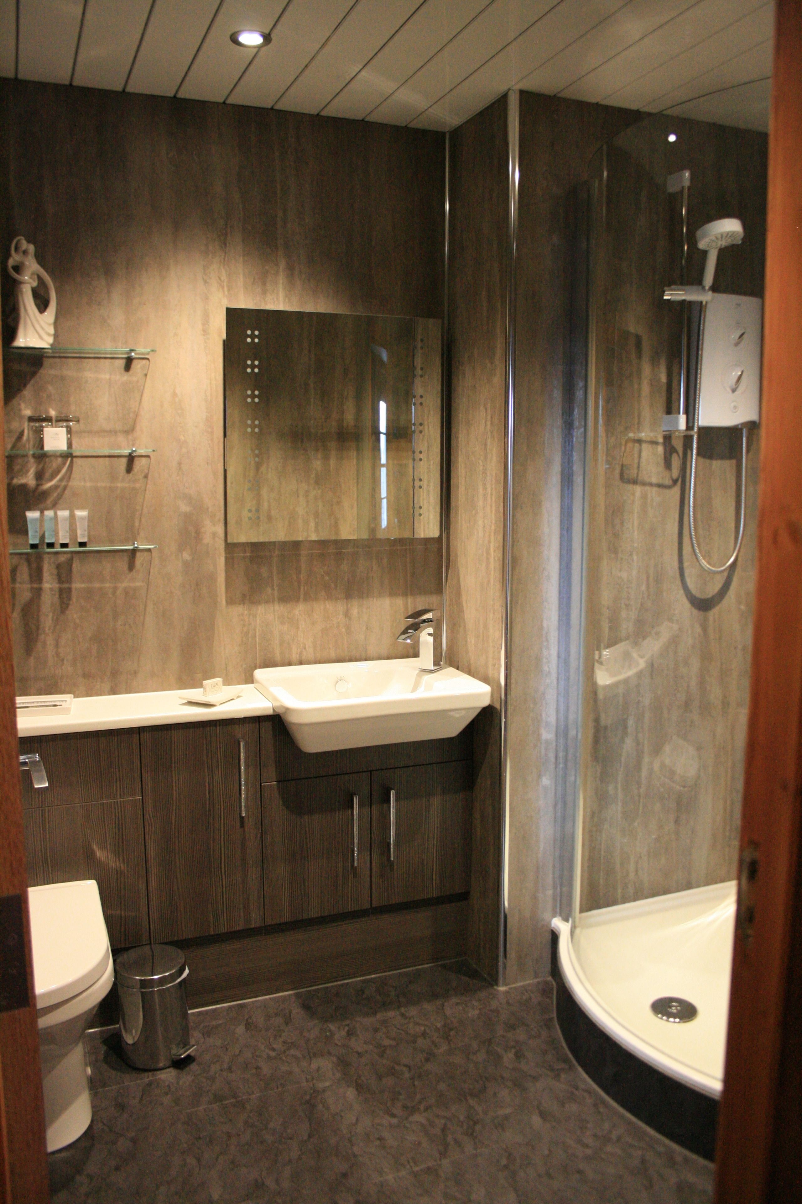 family room, garden view | bathroom shower