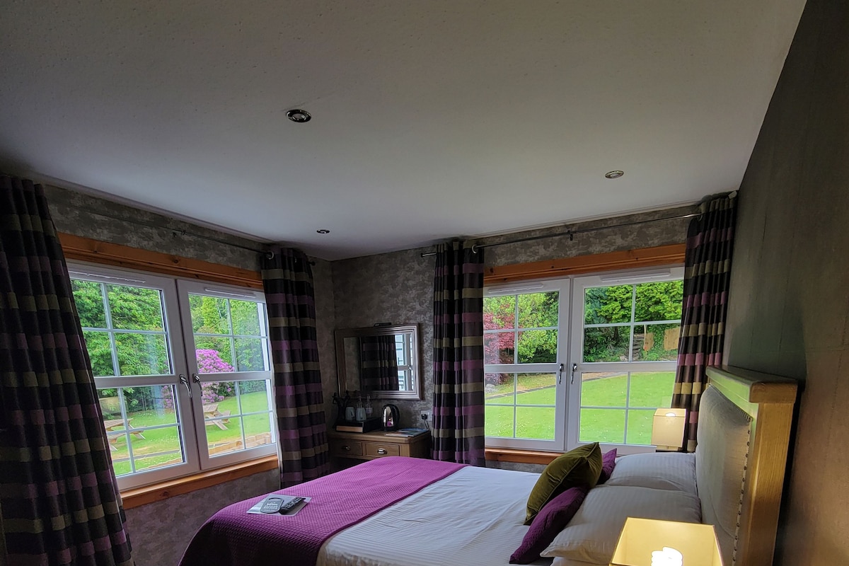 Superior Double Room | Premium bedding, desk, blackout drapes, iron/ironing board (on request)