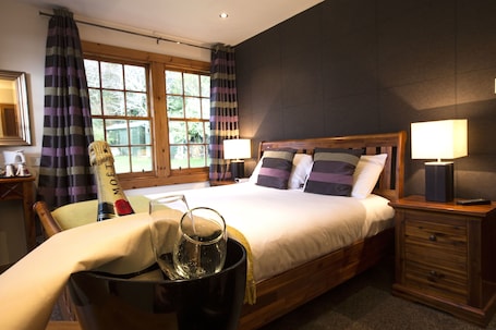 Superior Double Room | Premium bedding, desk, blackout drapes, iron/ironing board. North Kessock Hotel