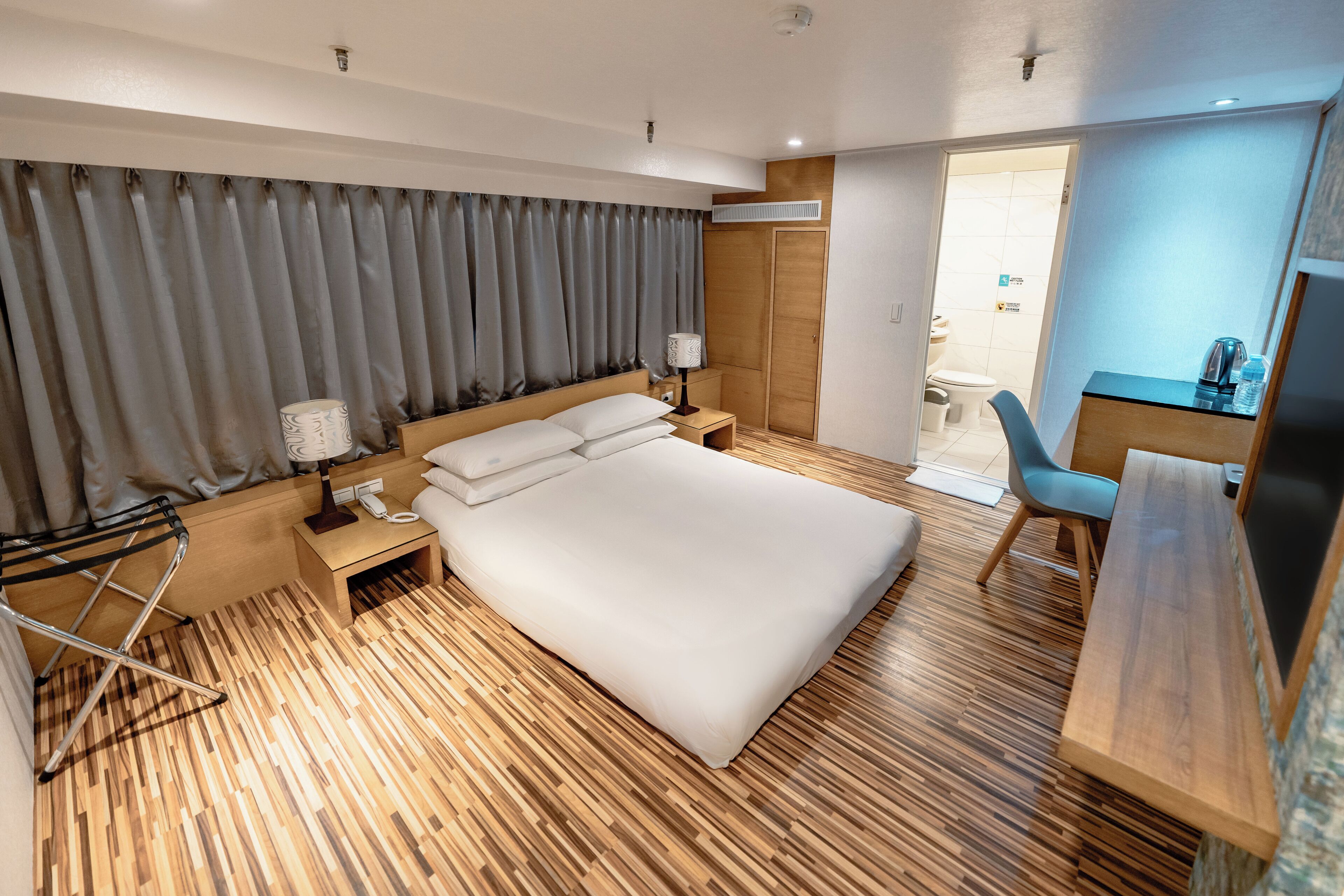 business double room | down duvets, free minibar, in-room safe, desk