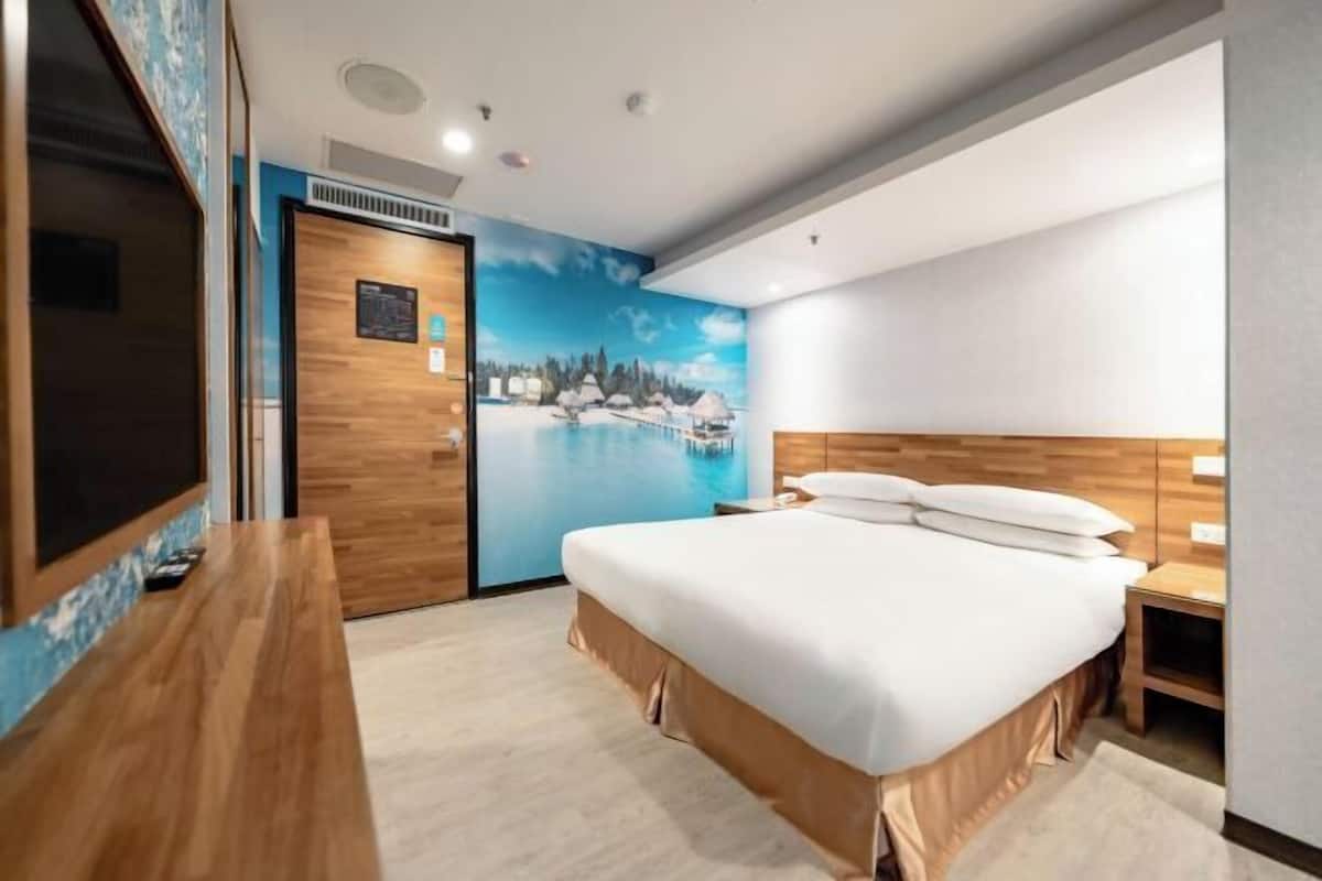Down comforters, free minibar, in-room safe, desk