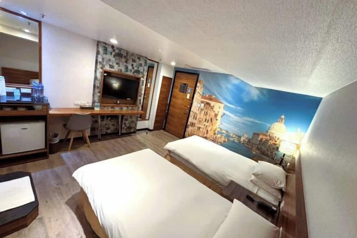 Down comforters, free minibar, in-room safe, desk