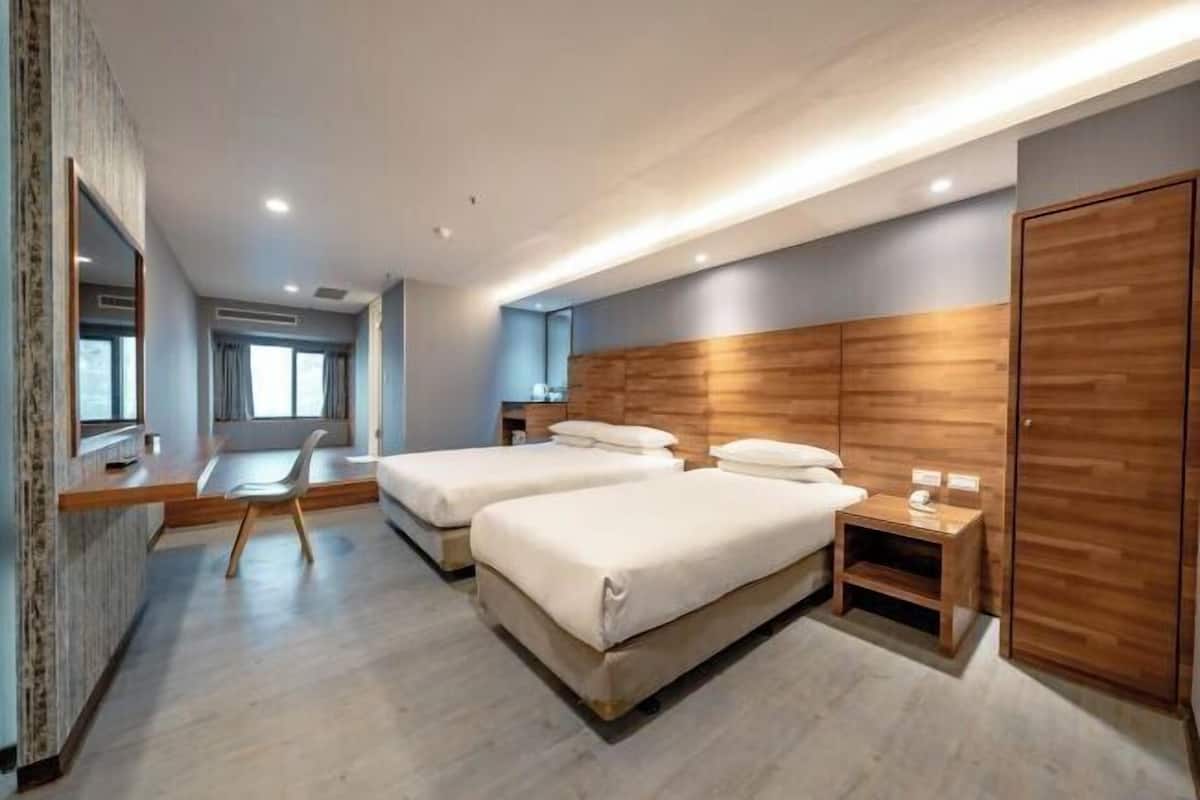 Down comforters, minibar (free items), in-room safe, desk