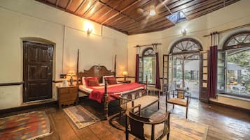 Colonial Room | 1 bedroom, bed sheets
