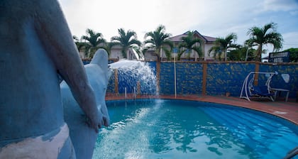 Glamossay Hotel
