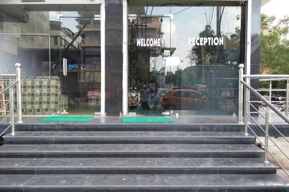 Hotel Mohit Palace