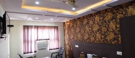 Bàn, truy cập Internet không dây miễn phí, bộ trải giường