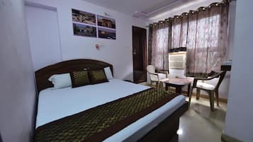 Skrivebord, wi-fi (inkludert) og sengetøy