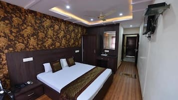 Escritorio, wifi gratis y ropa de cama