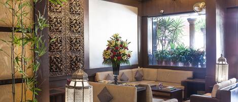 Bar-salon dans le hall