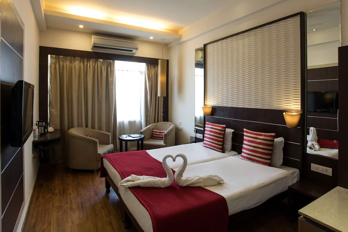 Executive Room | Premium bedding, in-room safe, iron/ironing board, WiFi (free)