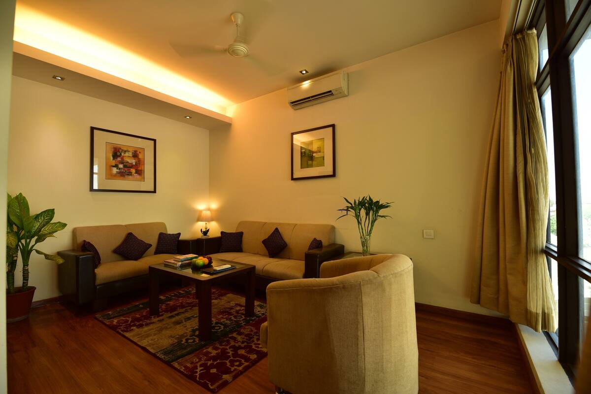 Suite | Premium bedding, in-room safe, iron/ironing board, WiFi (free)