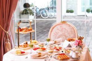 Free daily buffet breakfast  - Hotel Colline de France (Gramado)