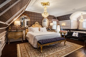 Kamar Double, jet tub (Master Imperial) | Seprai premium, minibar, brankas, dan tirai kedap cahaya