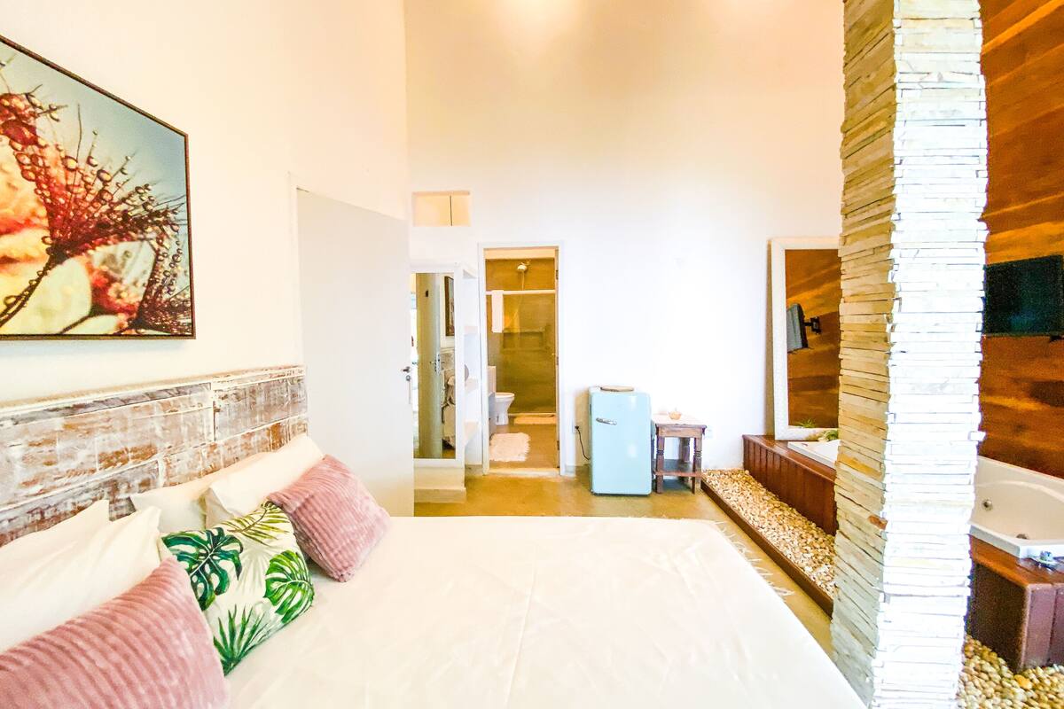 Deluxe Room, Jetted Tub | Minibar, WiFi (free)