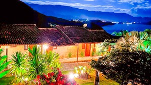 Front of property - evening/night - Pousada Sonho Real (Angra dos Reis)