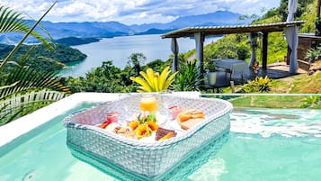 Quarto superluxo, piscina particular | Vista para praia/oceano