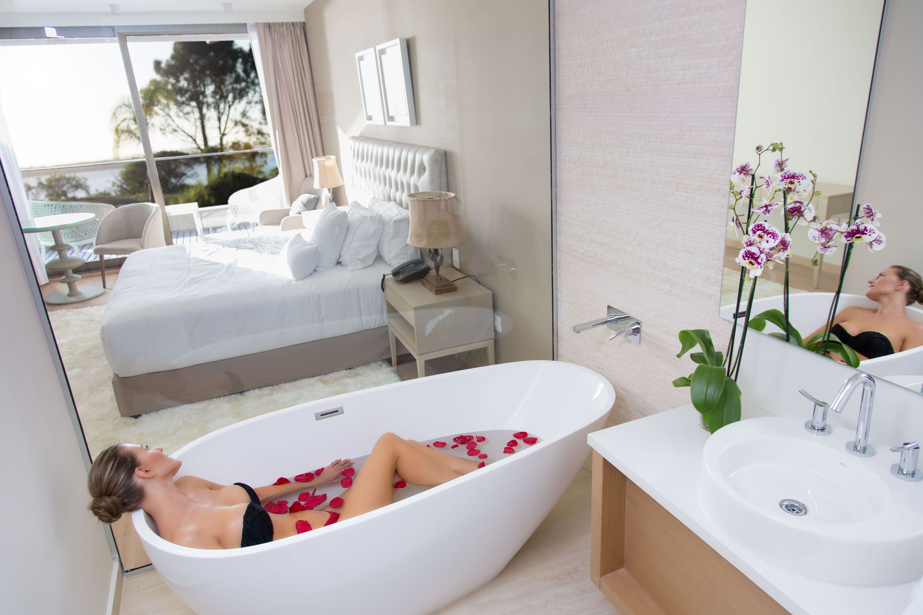 Deep-soaking bathtub, free toiletries, hair dryer, bathrobes