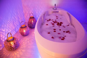 Salas de tratamientos para parejas, sauna, bañera de hidromasaje 