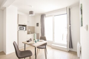 Apartment (T2) | Private kitchen -  Zenao Appart'hôtels Mulhouse (Mulhouse)