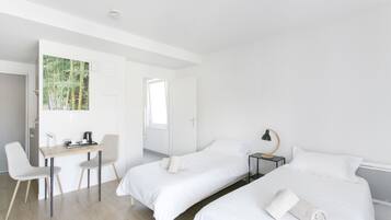 Twin Studio | 1 bedroom, premium bedding, desk, rollaway beds