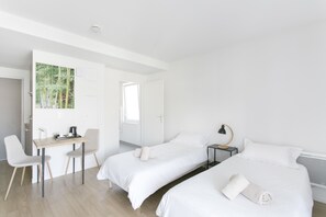 1 habitación, ropa de cama de alta calidad y escritorio 