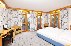 Garden View Room | Sengetøy av topp kvalitet, safe på rommet og skrivebord