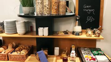 Petit déjeuner buffet (17 EUR par personne)