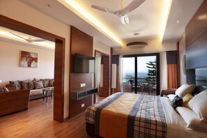 Hochwertige Bettwaren, Zimmersafe, Schreibtisch, schallisolierte Zimmer