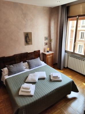 Triple Room, Private External Bathroom, City View ( Rovere ) | 迷你吧、遮光布/窗簾、熨斗/熨衣板、免費無線上網