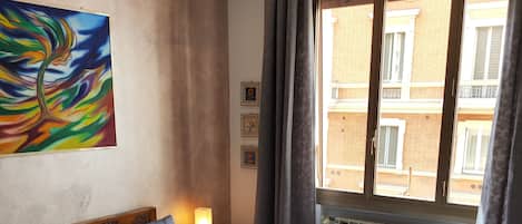 Double or Twin Room, Ensuite, City View (Acero) | Minibar, cortinas blackout, tabla de planchar con plancha y wifi gratis