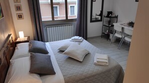 Double or Twin Room, Ensuite, City View (Acero) | Minibar, blackout drapes, iron/ironing board, free WiFi - Bed & Breakfast Centrale (Bologna)