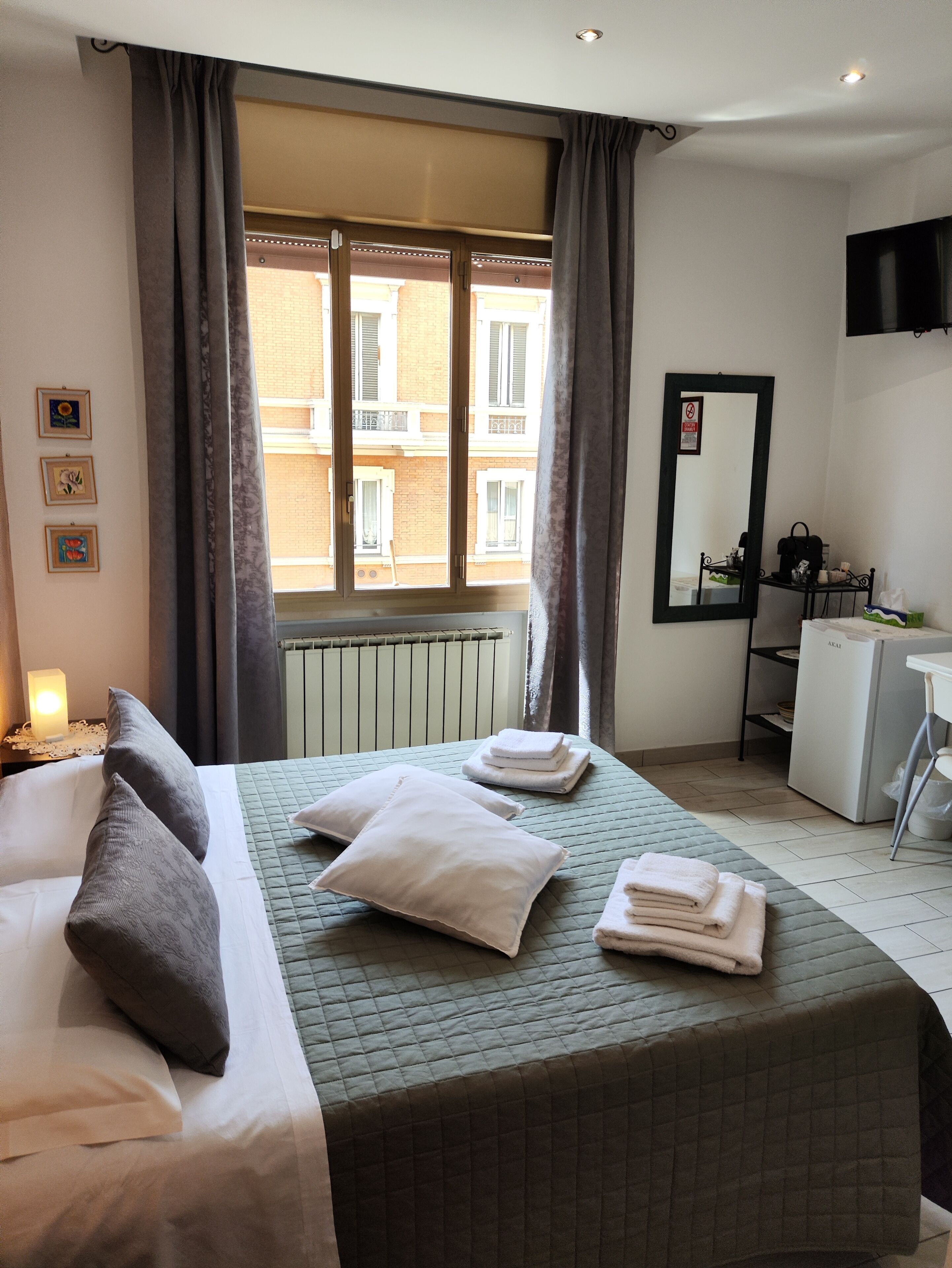Double or Twin Room, Ensuite, City View (Acero) | Minibar, blackout curtains, iron/ironing board, free WiFi