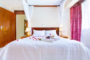 4 bedrooms, in-room safe, desk, iron/ironing board - Methodist Resort (Nairobi)