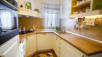 Luxury Villa, 2 Bedrooms, Lake View | Private kitchen | Fridge, stovetop, dishwasher, coffee/tea maker