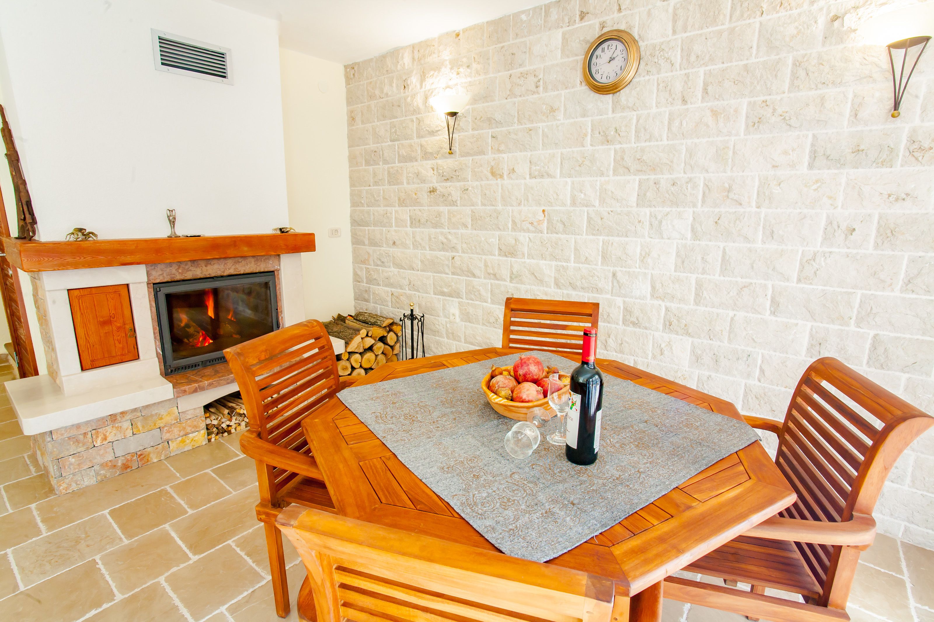 Luxury Villa, 2 Bedrooms, Lake View | In-room dining