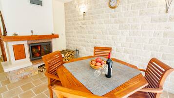 Luxury Villa, 2 Bedrooms, Lake View | In-room dining