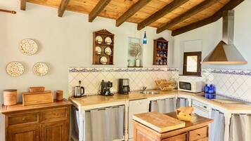 Villa, 3 Bedrooms | Private kitchen | Full-sized fridge, microwave, oven, stovetop