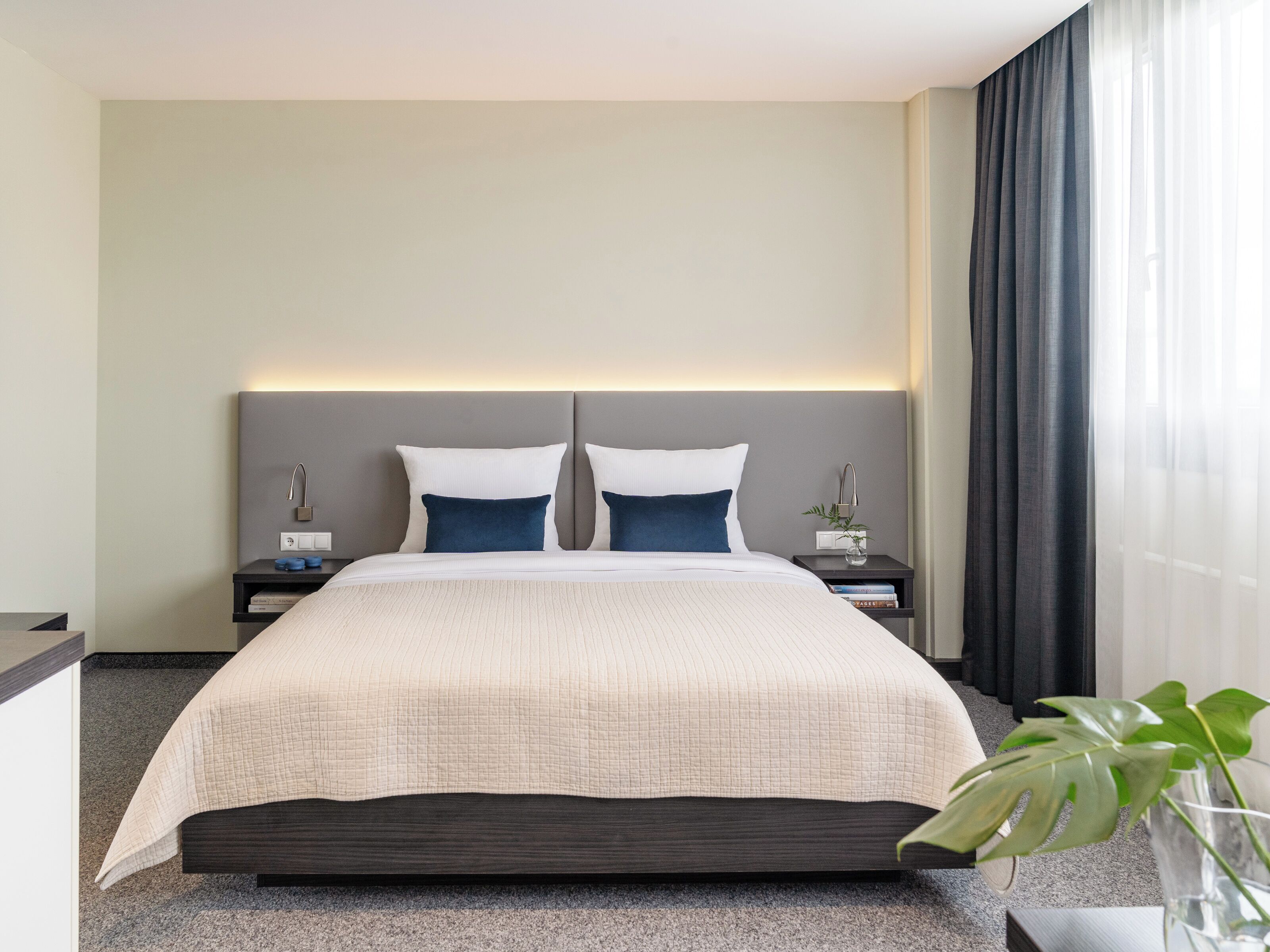 Large Studio with Kitchenette | Premium bedding, memory foam beds, in-room safe, desk